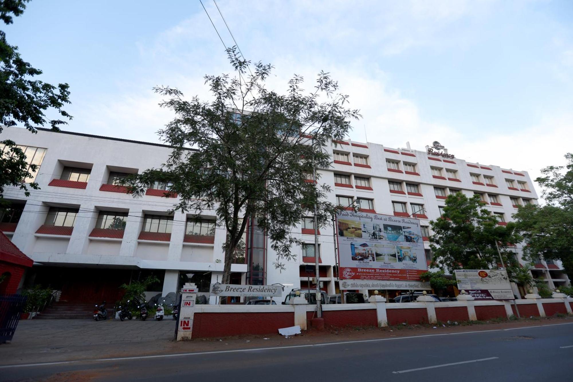 Отель Breeze Residency Tiruchirappalli Экстерьер фото
